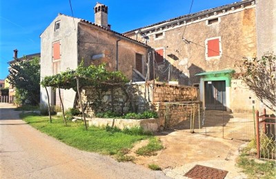 Casa in pietra d'Istria con fienile - per adeguamento
