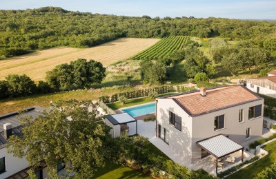 Villa mit Pool und Wellness in ruhiger Lage