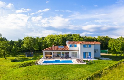 Villa with a pool in a quiet privat location