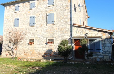 Renovirana i lijepo uređena kamena kuća - okolica Poreč