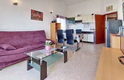 Apartment on the 2nd floor with a sea view, 600m from the beaches and the sea