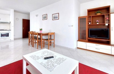 Apartment on the ground floor with two bedrooms, 600m from the beach and the sea
