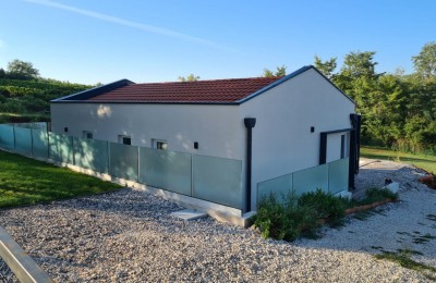 Istria, zona di Visignano - Casa familiare in posizione tranquilla immersa nella natura