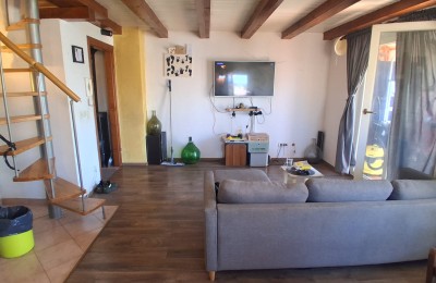 Poreč 7km- Stan 1.kat 61m2+galerija 17m2 , 3 spavće sobe!!