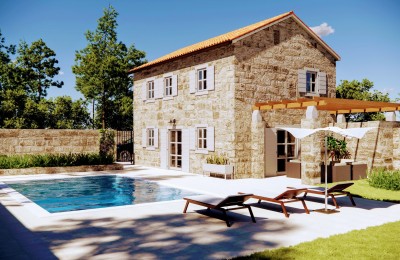 Una bella casa in pietra con piscina riscaldata, completamente arredata