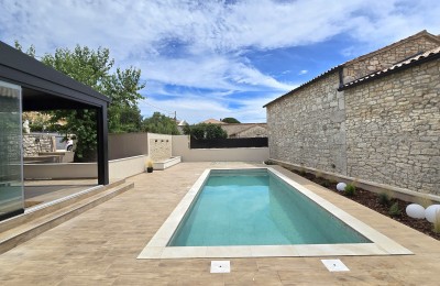 Ein wunderschönes Steinhaus  Pool, komplett möbliert